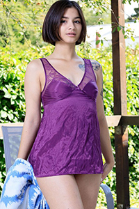 ESCORT SWINDON Katharine Stylish Luxury Woman Travel companion for Office Dates